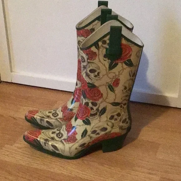 Super hip/goth Sculls and Roses. - Picture 2 of 5